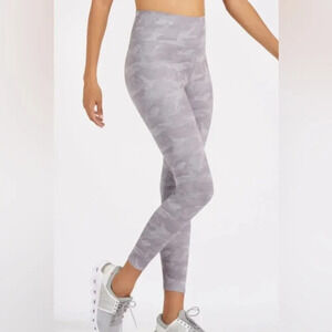 Vuori Clean Elevation Grey Camo Size XS